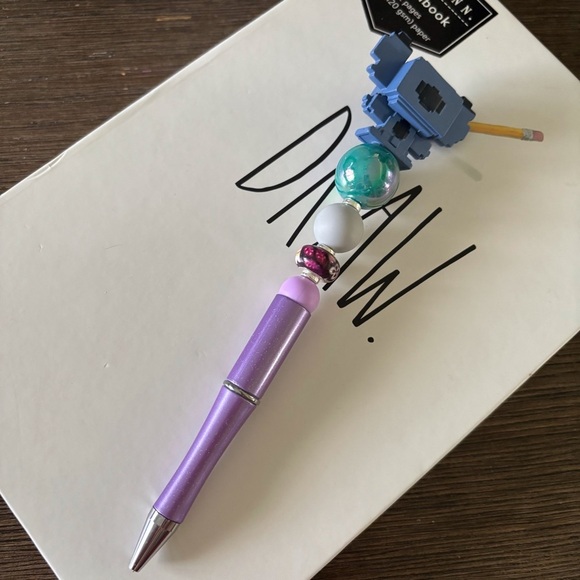 Disney Doorables: Lilo & Stitch: Stitch pixel handmade beaded pen - Picture 3 of 3